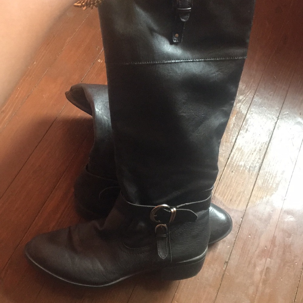 Black boots with buckle - Picture 2 of 4